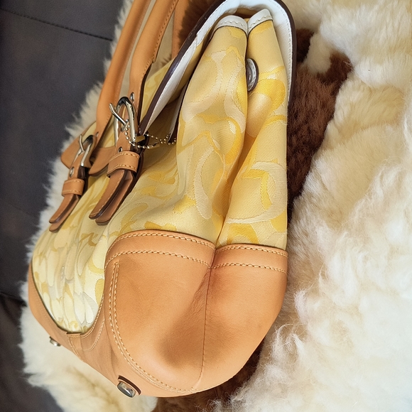 Vintage Optic Yellow Signature Purse - Picture 9 of 15